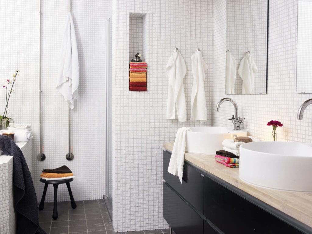 betegelde badkamer betaalbare badkamer decor 